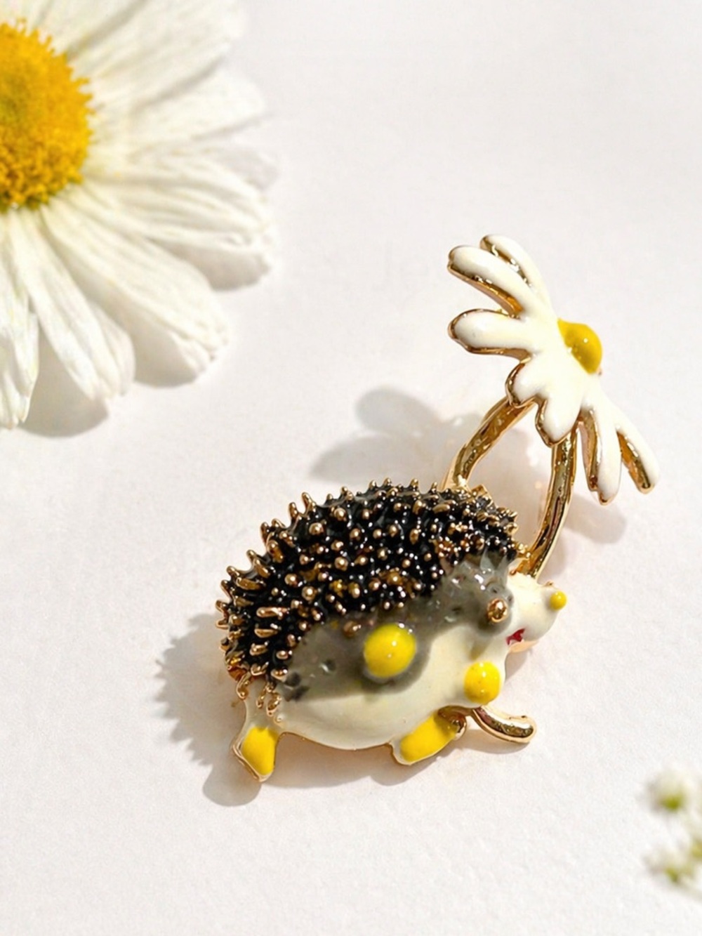 NEW Enameled Hedgehog Daisy Brooch Pin ๐ฆ๐ผ Gold Tone Cute Animal Jewelry